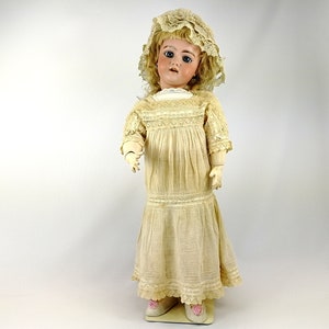 Heinrich Handwerck 109 mold 1900s German bisque doll 20 inches tall antique clothes