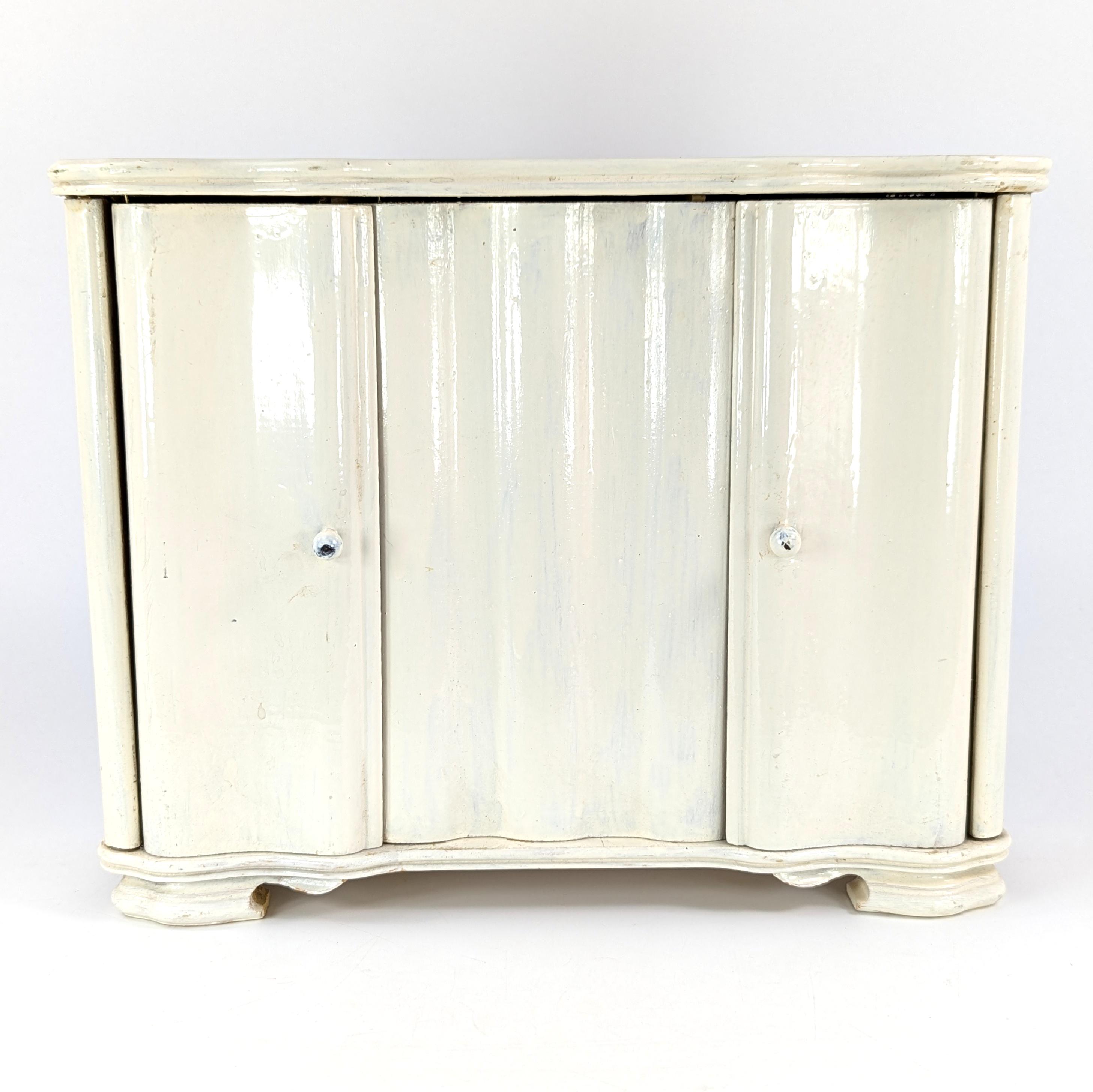 Armoire de poupée rustique - Canada