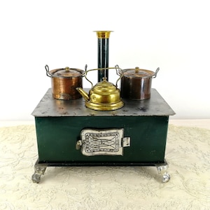 Small Doll Stove Cooker 7 by 5 inches around 1900 dark green tin with Märklin dishes