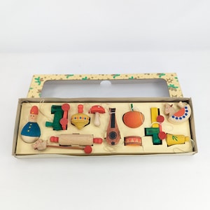 German Erzgebirge assorted wooden Christmas tree toy ornaments 1970s vintage