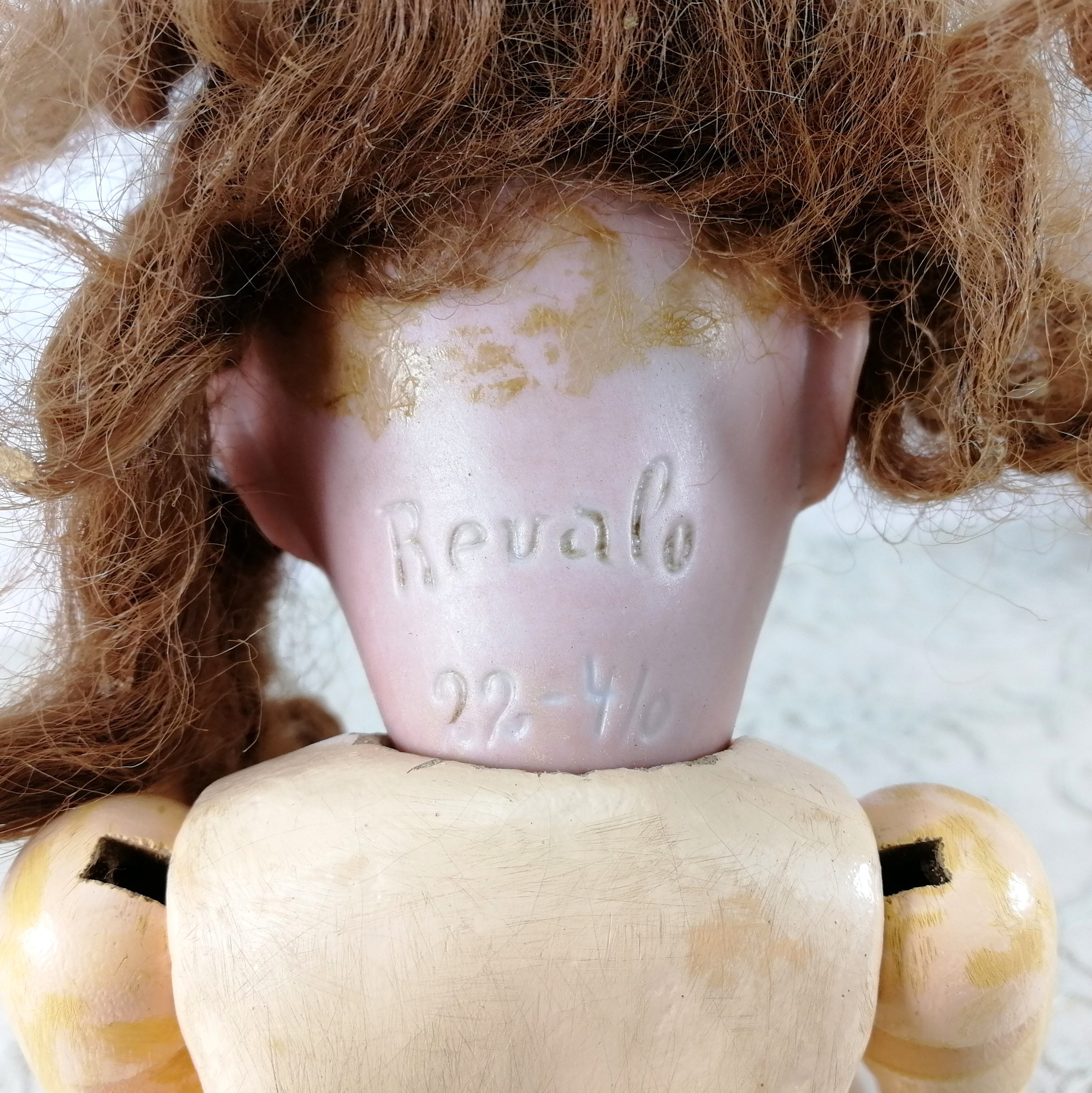 1910年代頃にレヴァロ社が製作した高さ10インチのアンティークドイツ