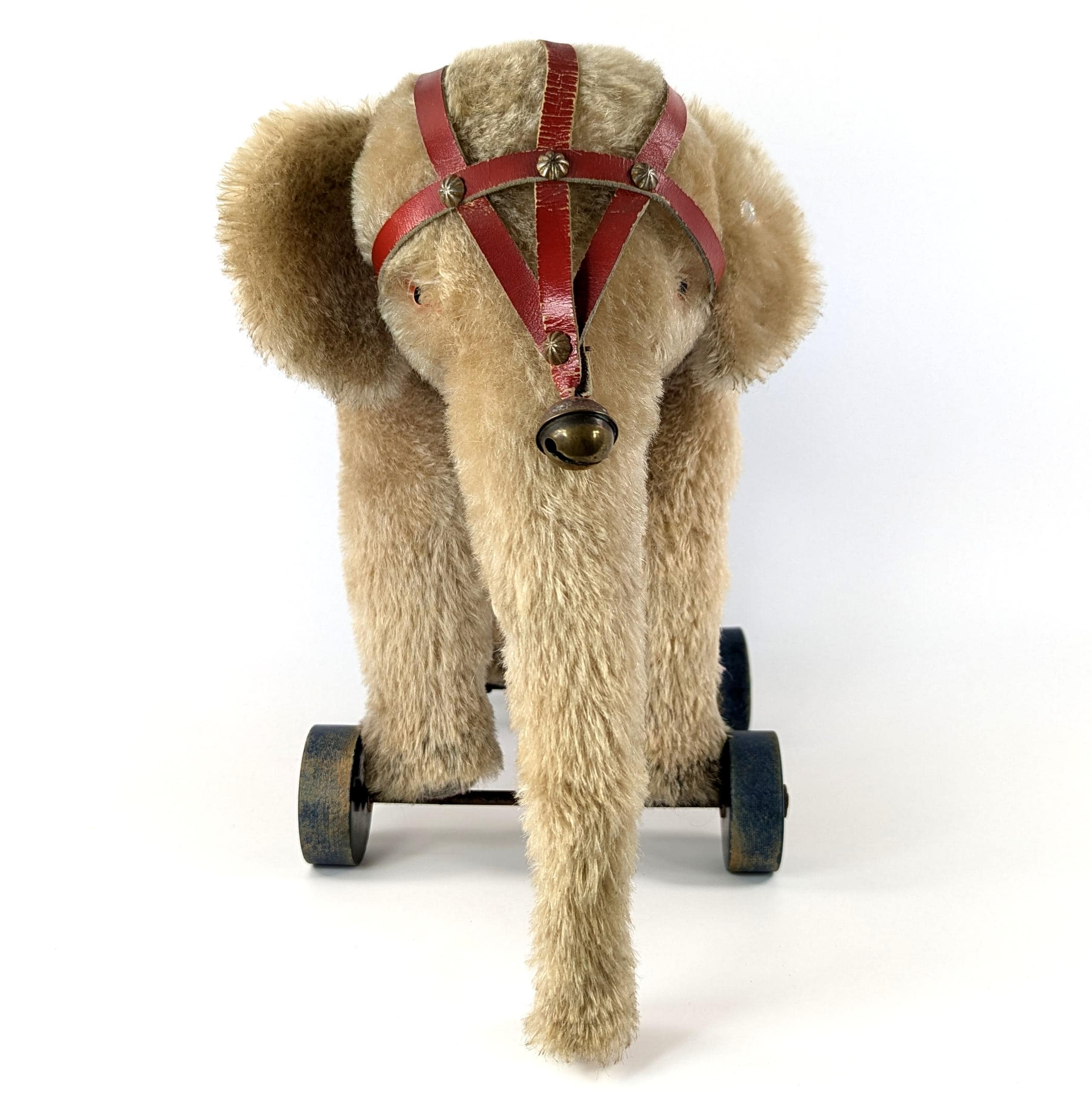 シュタイフの象、木製の車輪、ボタン付き、革のホルター、鞍の布