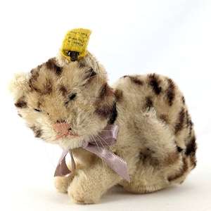 Steiff Cat Snurry with IDs vintage 1964 to 1966 only small sleepy eyes brown Tabby