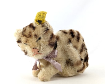 Steiff Cat Snurry with IDs vintage 1964 to 1966 only small sleepy eyes brown Tabby