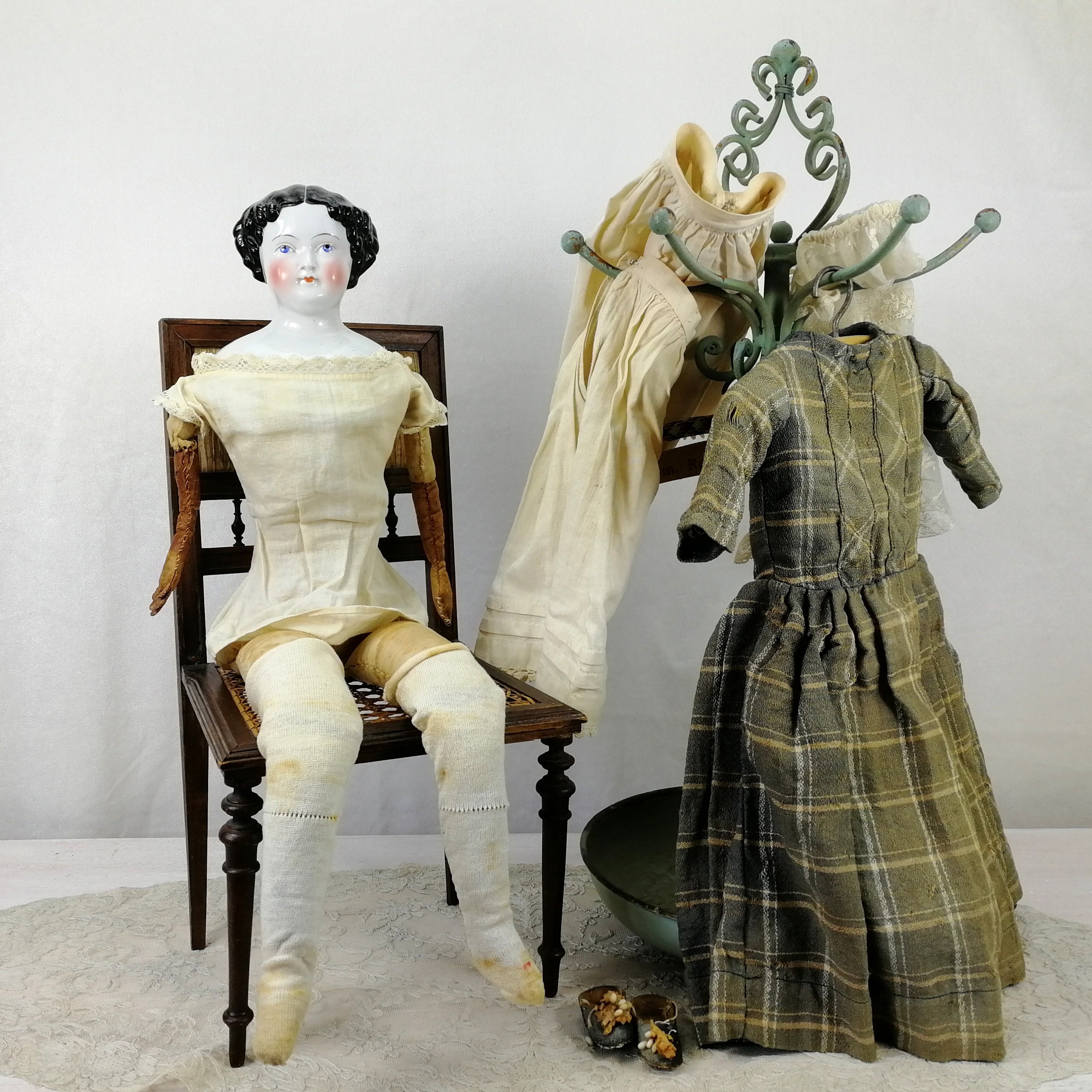 アンティーク ケストナー社製 チャイナヘッドドール 1850年代