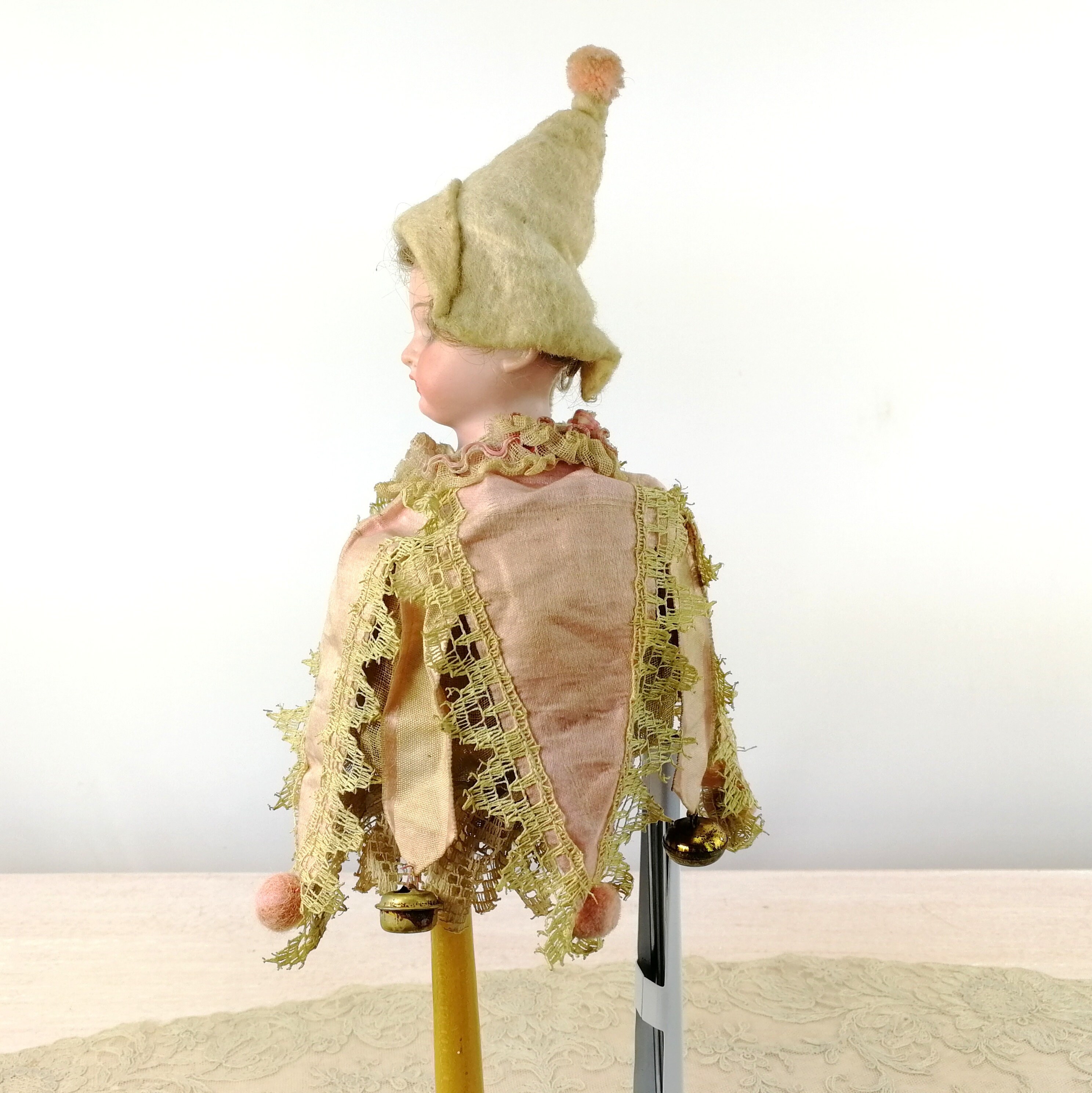 TETE DE POUPEE EN TERRE CUITE PEINTE 1920 1930 POUPEE ANCIENNE COLLECTION JOUET