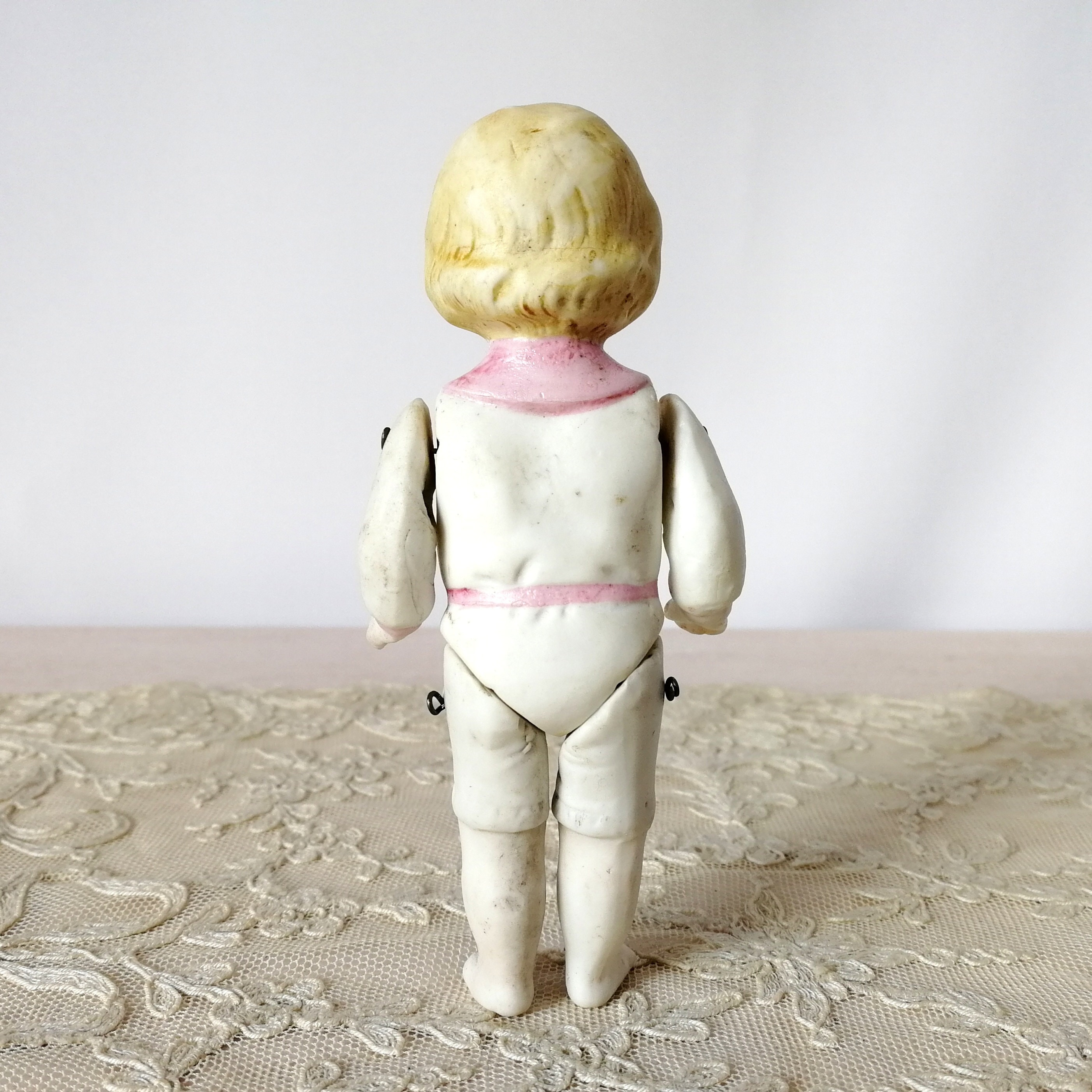 Poupée à Tête En Biscuit, Yeux Mobiles Et Corps En Papier Mâ