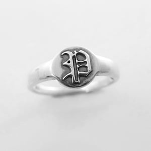 Guti initial ring. Monogram ring .women initial ring. Silver monogram ring. personalized ring . old English ring .Engraved ring. Signet ring