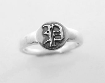 Guti initial ring. Monogram ring .women initial ring. Silver monogram ring. personalized ring . old English ring .Engraved ring. Signet ring