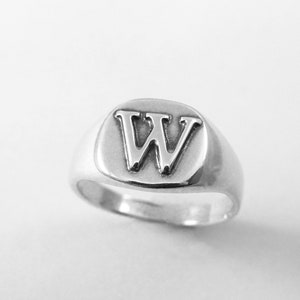 Monogramm-Ring. Herren-Anfangsring. Silberner Monogrammring. personalisierter Ring. Guti-Anfangsring. Stempelring. Ring mit Gravur. Siegelring