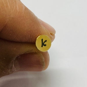 Hebräische Initialen. Hebräische Buchstaben Ohrstecker. Hebräische Goldohrringe. Hebräische Buchstabenohrringe. Personalisierte Ohrringe. Judaica-Ohrstecker