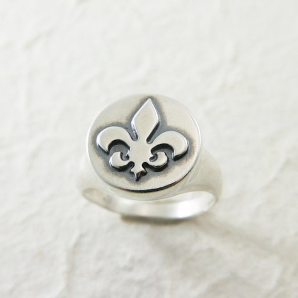 Bague fleur de lys. argent Fleur de lys, bague monogramme homme. anneau rose. Anneau des initiales. Bande initiale Guti. Bague initiale pour homme. Bague cercle