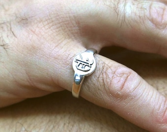 Pinky Guti initial ring. women initial ring. Silver monogram ring. personalized ring . old English ring .Engraved ring. Signet ring