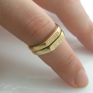 Zwei hebräische Namensringe. Runder Ring. Personalisierter hebräischer Ring. Wort Ring. Namensring gold. Hebräischer Goldring. Pärchen Ring. Hebräischer Namensschmuck