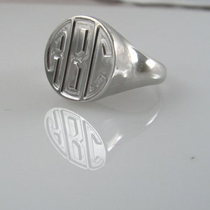 Monogrammring. Ring aus Sterlingsilber. Silberner Monogrammring. Siegelring. Siegelring aus Silber. Personalisierter Siegelring. Herrenring mit Monogramm.