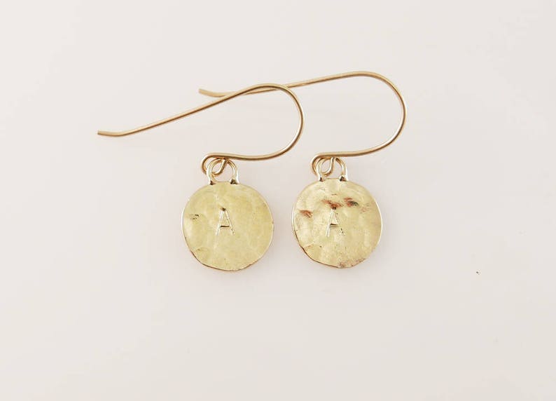 1 initial earrings. gold monogram earrings. gold earrings. Personalized earrings. Monogram jewelry. Personalize jewelry image 2
