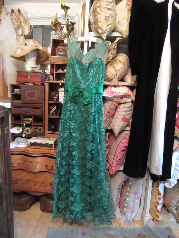 Gorgeous 1960's Malcolm Starr Emerald Green Lace E