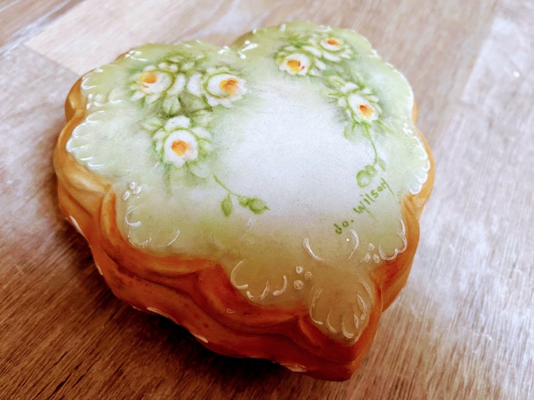 Handpainted Fine China in USA Vanity Box, Heart Shaped With Top. Fine