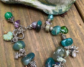 Handmade bracelet. Gemstone jewelry. Beaded bracelet. Artisan bracelet. Green spring summer bracelet. Tao&#39;s design
