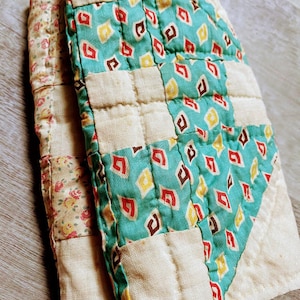 Handmade Vintage Cutter Quilt piece .Cotton quilt . Slow Stitching. Farmhouse decor. Vintage cutter quilt scraps.T-34