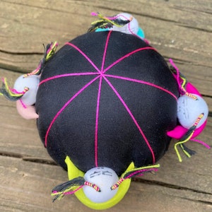 Asiatisches Nadelkissen mit 4 Gesichtern. Nadelkissen. Schönes Nadelkissen zum nähen. Nähzubehör. Quiltzubehör.