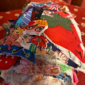 Colorful Snippet Roll. Junk Journal Snippet Roll. Colorful Fabric. Fabric snippet. Textile art. Quilting project.