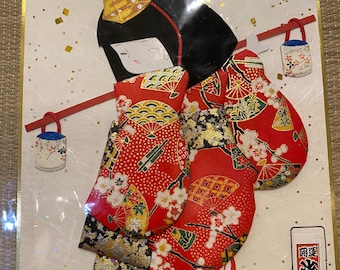 Art asiatique. Poupée japonaise. Accrochage mural. Tatami japonais avec papier de riz et kimono en soie