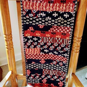 Reversible old fashion quilted table runner with patchwork design. Patchwork table runner.