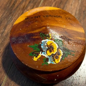 Hand carved wood jewelry box from Mount Vernon, VA. Vintage box