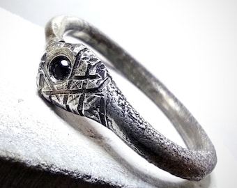 Unisex Ouroboro Stone Silver Ring, Black Spinel Snake Texture Ring, Handmade Symbolic Jewelry