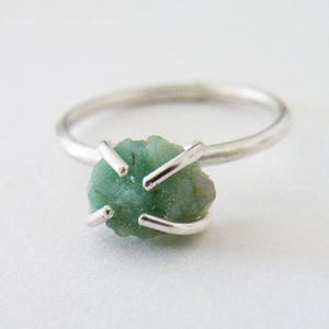 Raw Green Emerald Ring, May Birthstone Ring, Women Stone Rings image 1