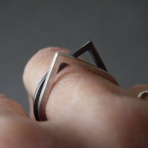 Pierścionek typu Teardrop Stacking Ring dla kobiet, srebro próby 925 oksydowane, współczesne pomysły na prezenty w postaci pierścionków