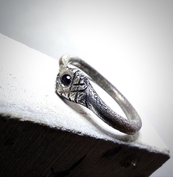 Unisex Ouroboro Stone Silver Ring, Black Spinel Snake Texture Ring, Handmade Symbolic Jewelry