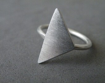 Sterling Silver Triangle Ring Geometric Modern Ring Dainty Minimalist Ring by SteamyLab