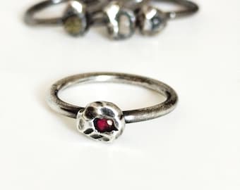Resilience Ring, Einzigartige Sterling Silber Rings mit Lab-erstellten Rubinen und natürlichen Diamanten