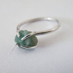 Raw Green Emerald Ring, May Birthstone Ring, Women Stone Rings image 3