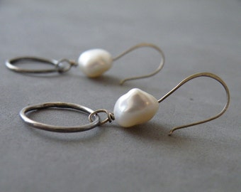 Fresh Water Pearl silver hoops, Pearl hoop earrings, June Birthstone Jewelry, Oxidized sterling silver dangle earrings