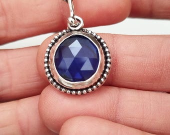 925 sterlingzilveren ketting met in het laboratorium gemaakte cabochon van blauwe saffier – handgemaakte, ambachtelijke sieraden