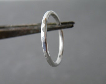 Anello Argento 925 Anello Impilabile Argento Battuto Anello Minimale Gioielli Argento Fatti a Mano by SteamyLab