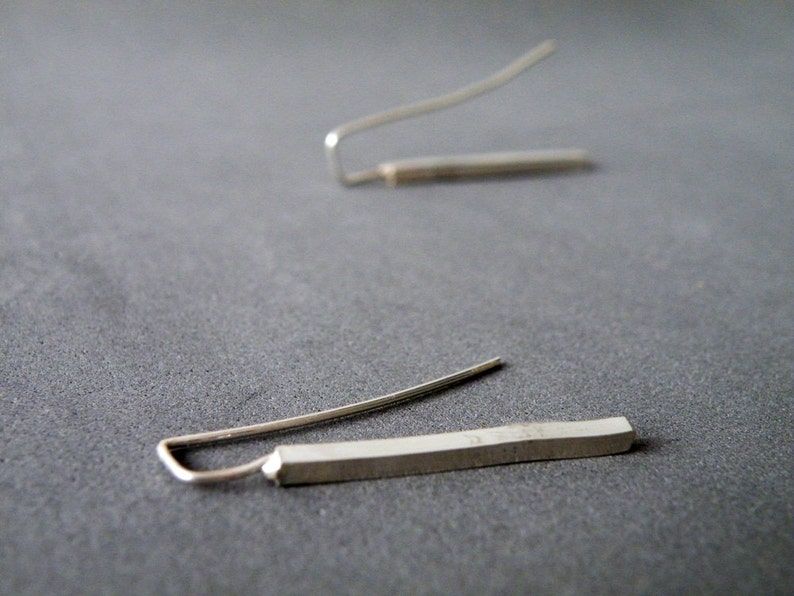 BAR EARRINGS WITH CHARMS DYNASTY DAYS SILVER