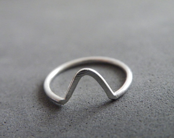 Chevron Silver Stacking Ring, Dainty Midi Ring for Her,Minimalist Ring Gifts