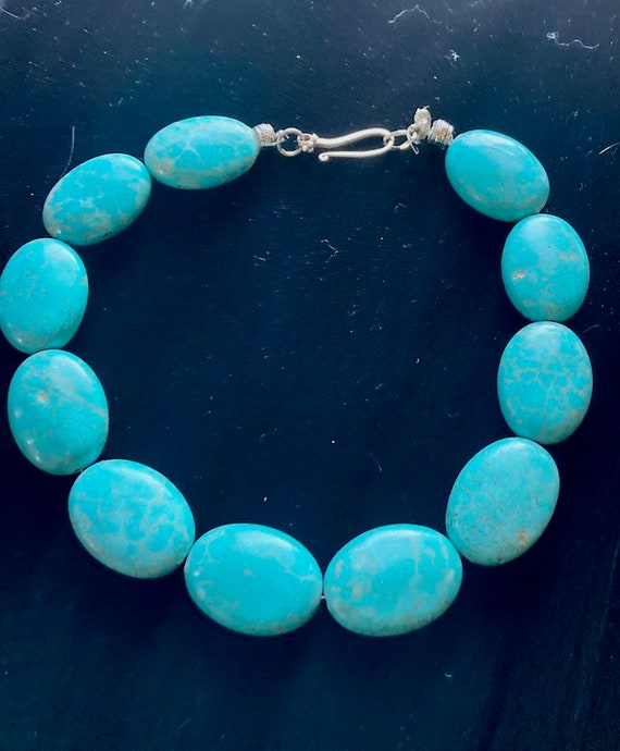Beautiful elegant turquoise necklace perfect for t