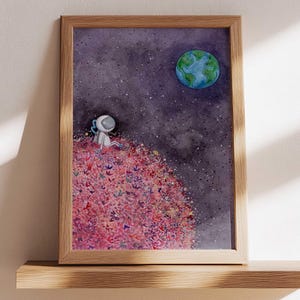 Niña astronauta sentada en una luna de flores / Impresión de arte celestial en acuarela para guardería / Decoración peculiar de astronauta / Ilustración infantil de arte espacial