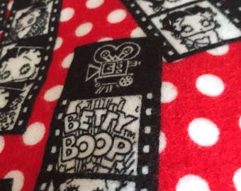 A red , black betty boop film srtp print fitted crib /toddler sheet, and regular pillowcase and flat sheet