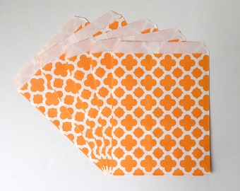 White with Orange Quatrefoil Print Flat Paper Bags | Birthday Party Favor Treat Bags | Set of 10 | 5 1/8"x 6 7/8"