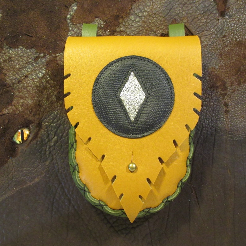 Reserved Listing phone-sized! with gold diamond emblem P065 Tawny-gold and green bull hide leather belt pouch