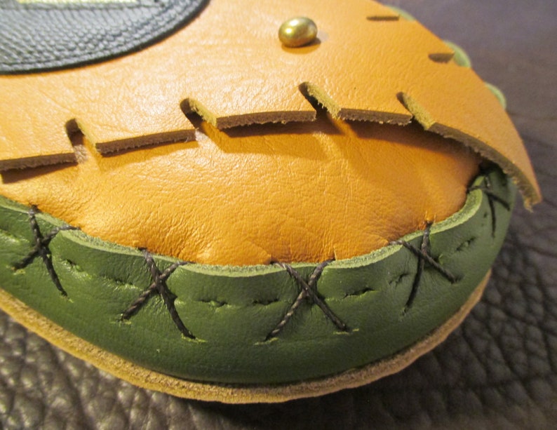 Reserved Listing phone-sized! with gold diamond emblem P065 Tawny-gold and green bull hide leather belt pouch