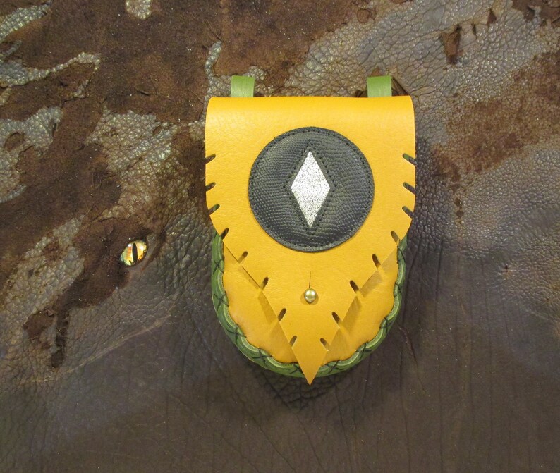 Reserved Listing phone-sized! with gold diamond emblem P065 Tawny-gold and green bull hide leather belt pouch