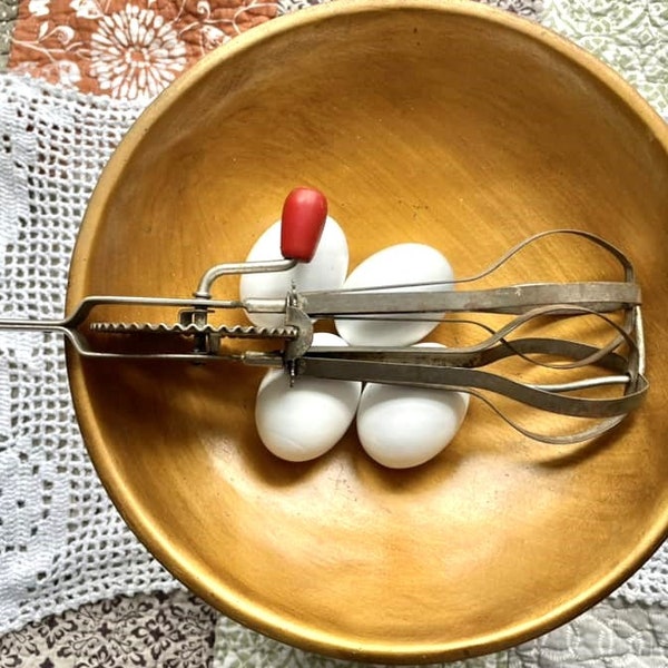 Vintage Mid-Century Modern Hand Beater * Red and White Wood Handle * Baking Mixing Kitchen Tools * 1950s Fifties Egg Beater * Retro