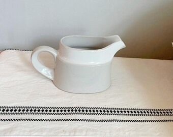 Noritake White Stoneware Gravy Boat * Modern Simple Design * Made in Japan * Kitchenware * Servingware * Holiday Meal Serving Accessories